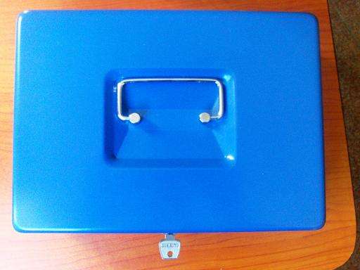 A CASH BOX FOR THE DEALER! TWO KEYS AND IN PERFECT CONDITION!