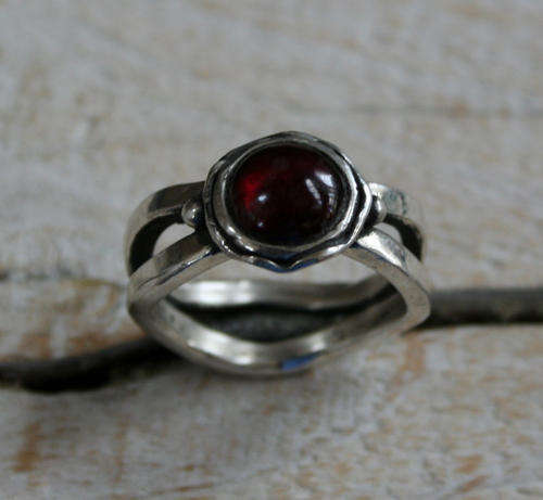 ***R890*** Handmade solid 925 Sterling Silver GARNET ring