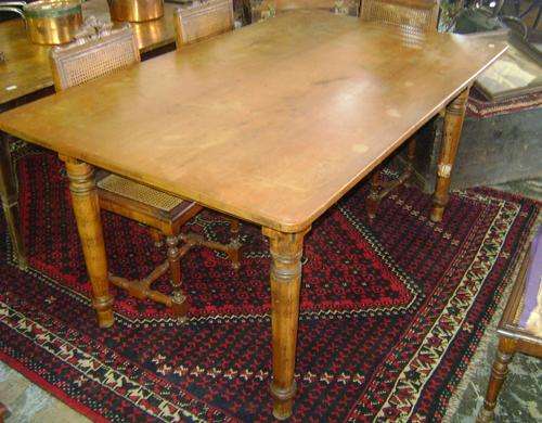 wit else en stink hout table