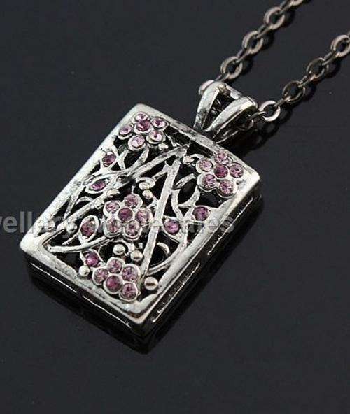 TO DIE FOR!!!! GORGEOUS PLUM FASHION PENDANT AND CHAIN