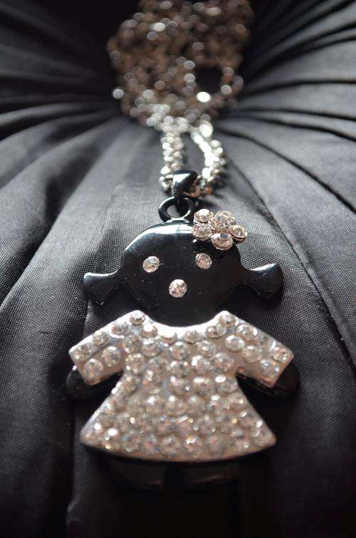 TOO ADORABLE NECKLACE. THIS IS DEFINITELY A MUST HAVE!!!!
