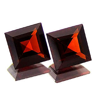SUMMER SALE!!! 1.87CT AMAZING RED SQUARE CUT GARNET