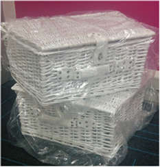 2 beautiful large sized picnic baskets