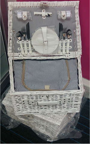 2 beautiful large sized picnic baskets