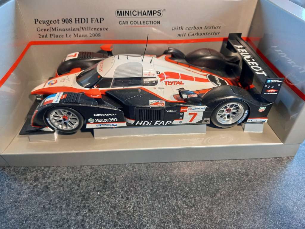 Minichamps 1/18 Peugeot 908 HDi FAP Le Mans winner 2009