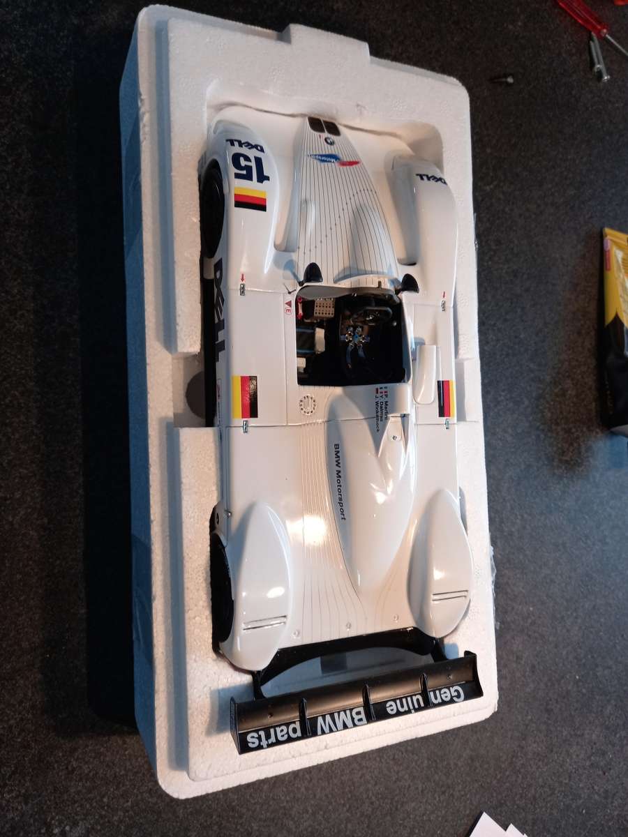 BMW V12 LMR Le Mans winning car 1999 - Kyosho 1/18