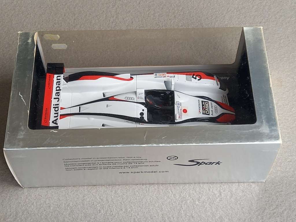 Audi R8 Le Mans winner 2004 Spark 1/18