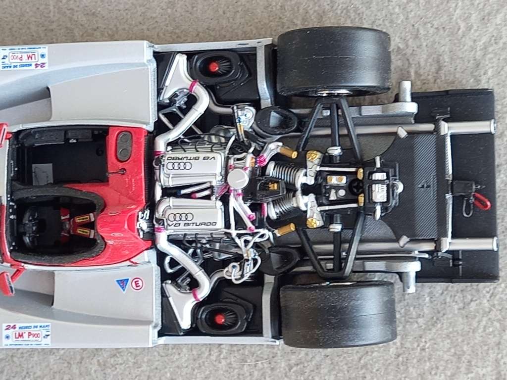 Audi R8 Le Mans winning car 2000 - Maisto 1/18