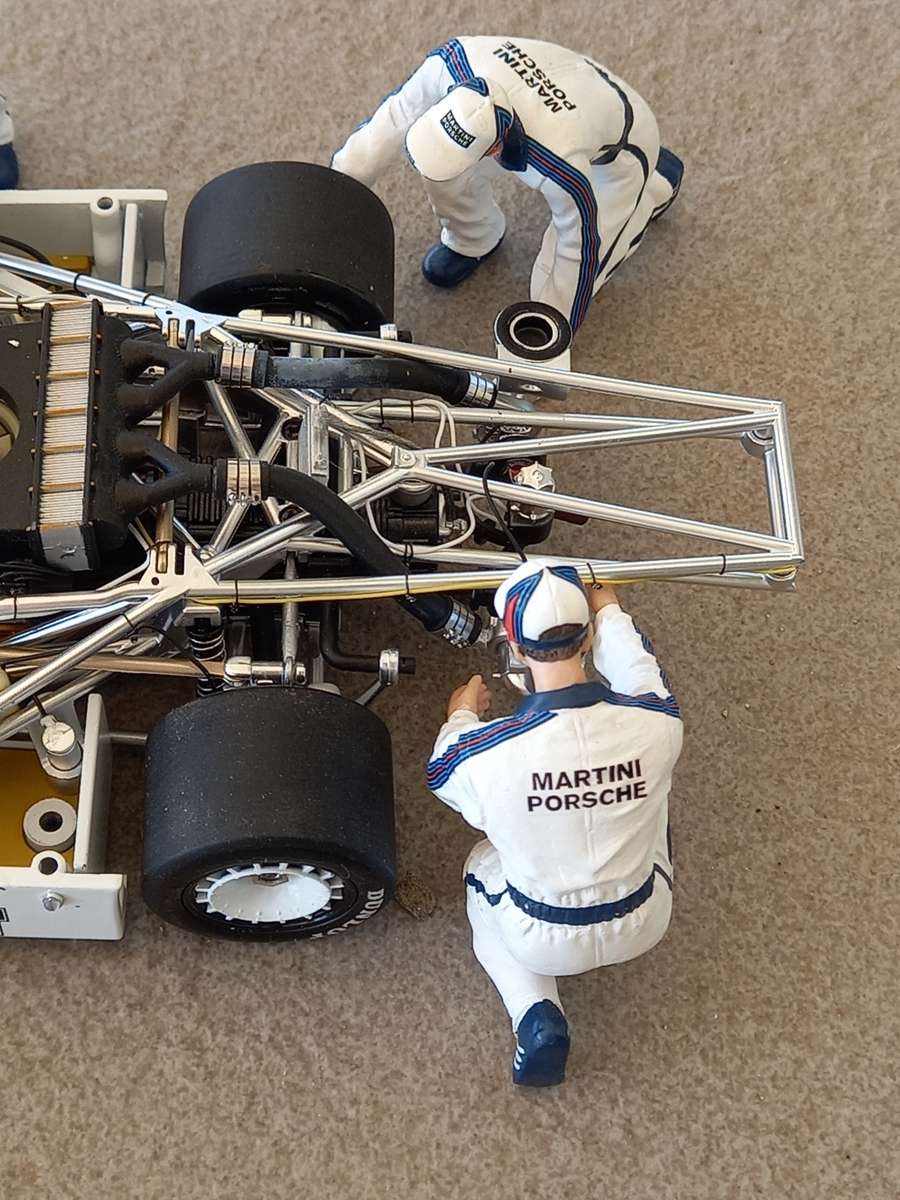 Porsche Martini Pit personnel figurines - TSM 1/18