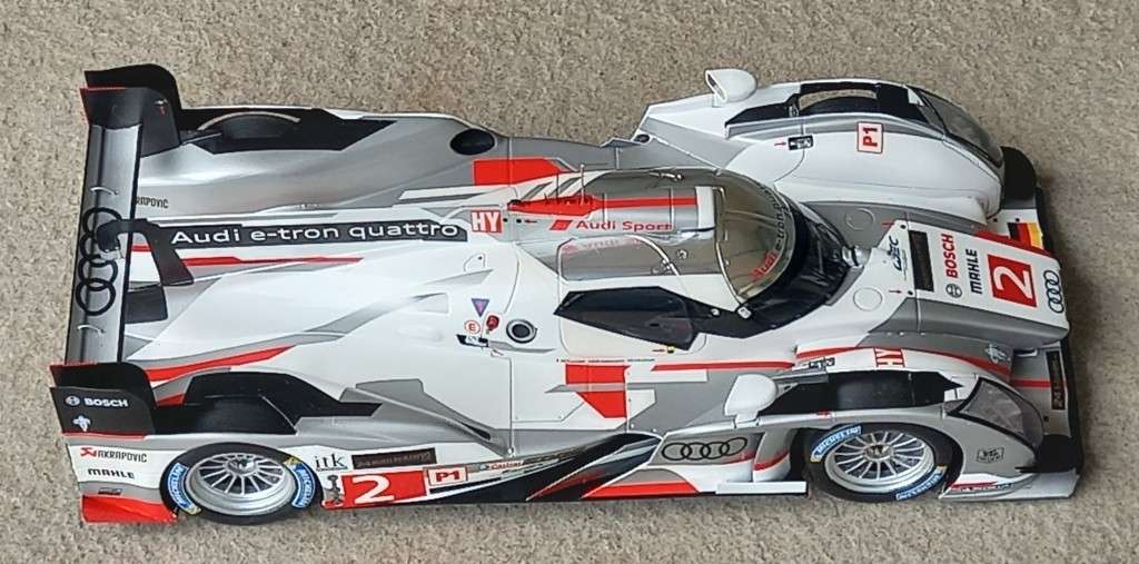 Audi R18 2013 Le Mans winner - Spark 1/18