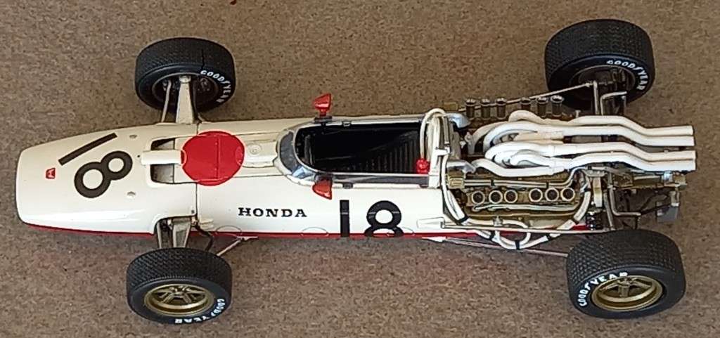 Honda RA 273 V12 - 1966/67 - Ebbro 1/20