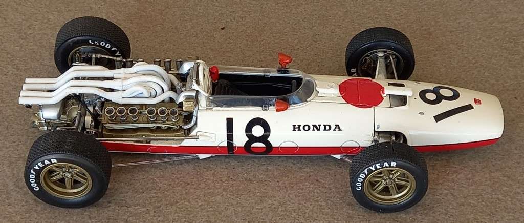 Honda RA 273 V12 - 1966/67 - Ebbro 1/20