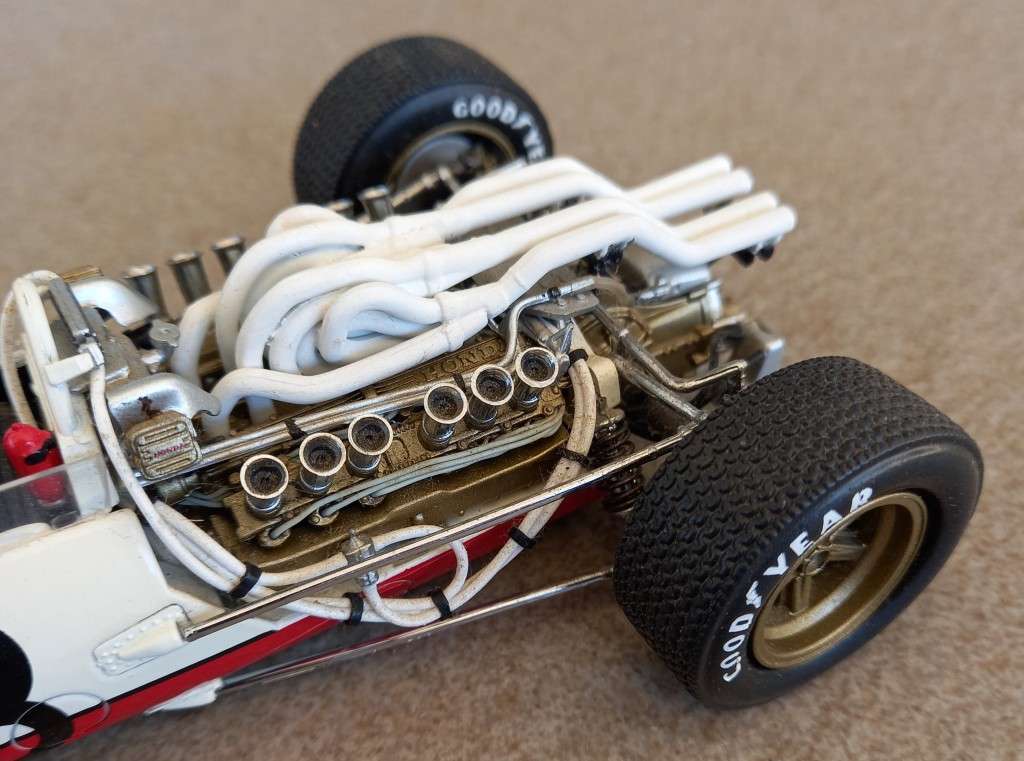 Honda RA 273 V12 - 1966/67 - Ebbro 1/20