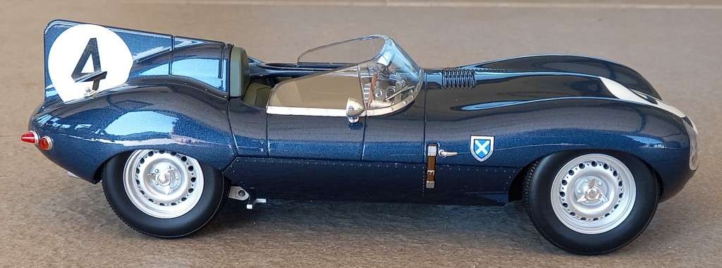 Jaguar D-type - winner Le Mans 1956 - CMR 1/18