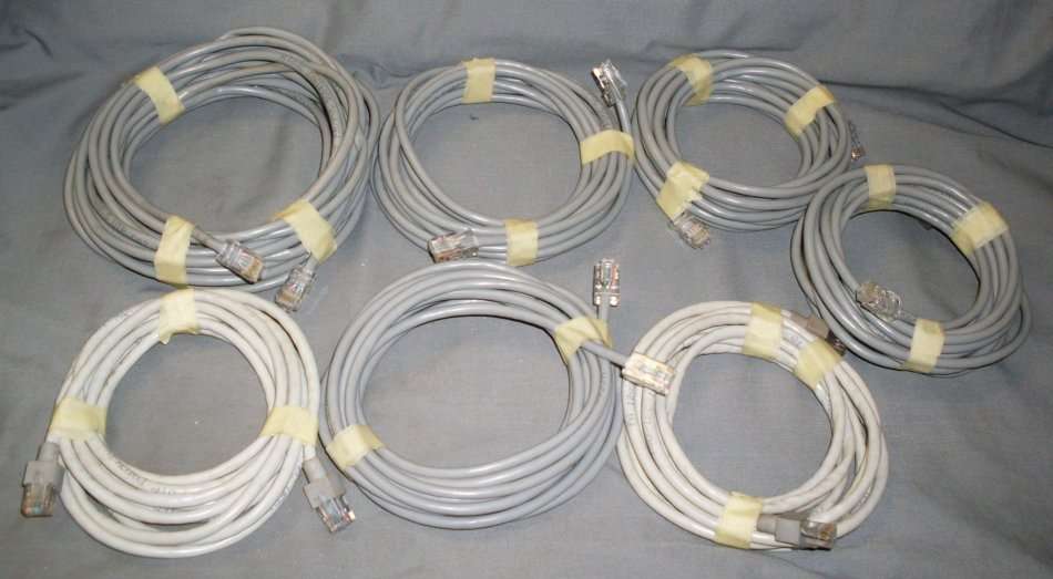 8 Port CNET Fast Ethernet Switch - Model CSH - 800 -  plus 7 Cables