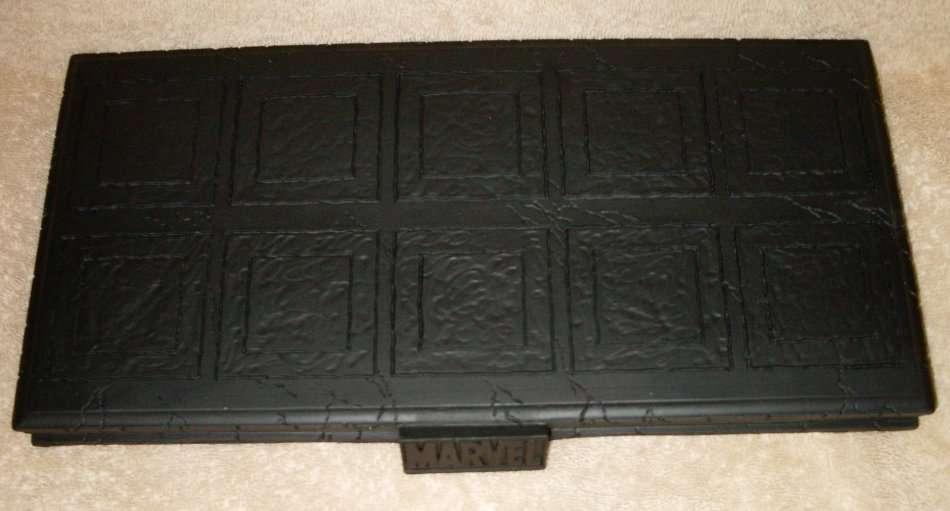 The Classic Marvel Figurine Collection - DISPLAY STAND - Style #E S0603  - 2008 - as new ..........