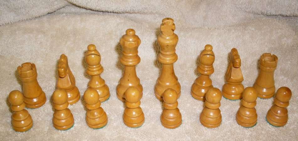 Vintage 1960's Wooden Chess Set - Storage Box / board is damaged