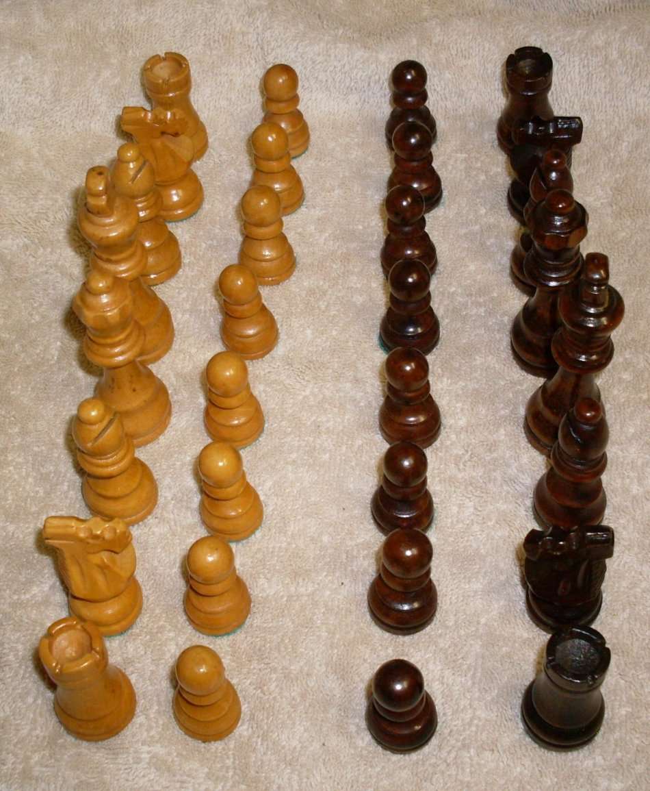 Vintage 1960's Wooden Chess Set - Storage Box / board is damaged