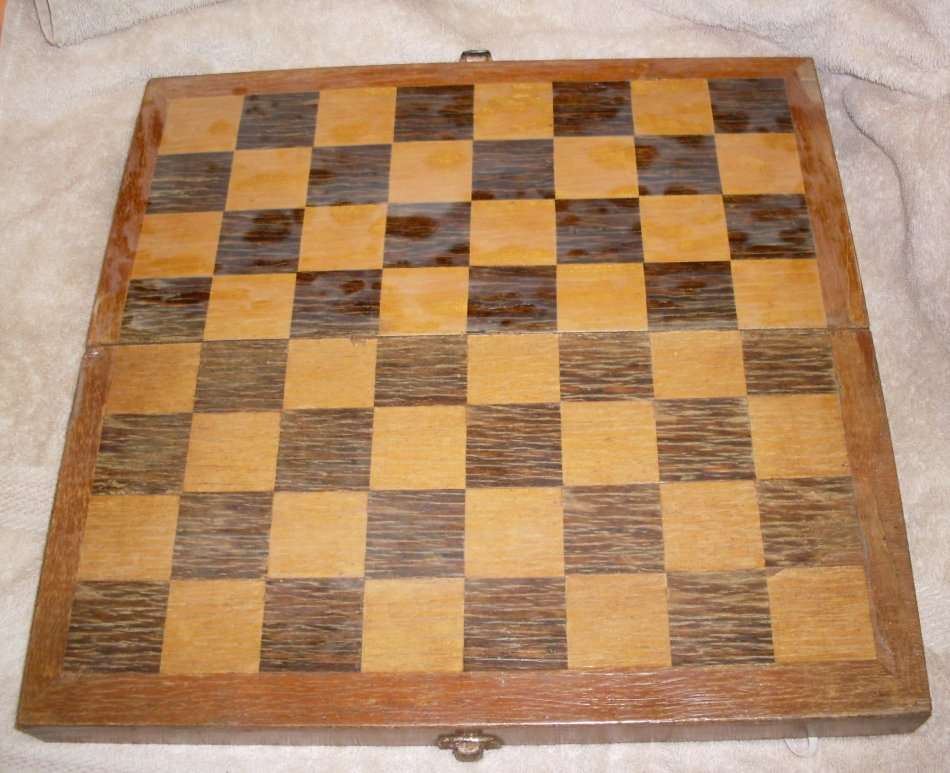 Vintage 1960's Wooden Chess Set - Storage Box / board is damaged