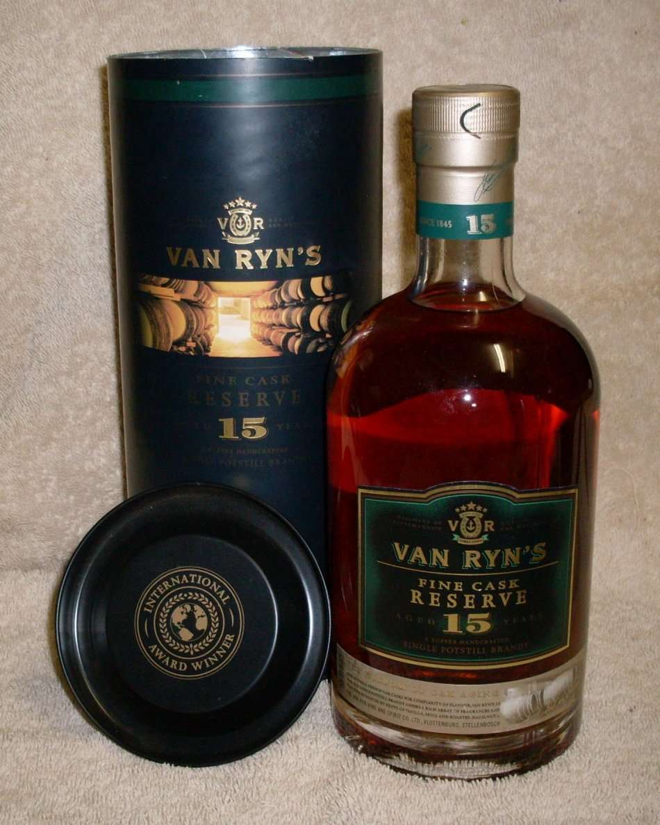 Van Ryn's Fine Cask Reserve Aged 15  years - Handcrafted Single Potstill Brandy ............