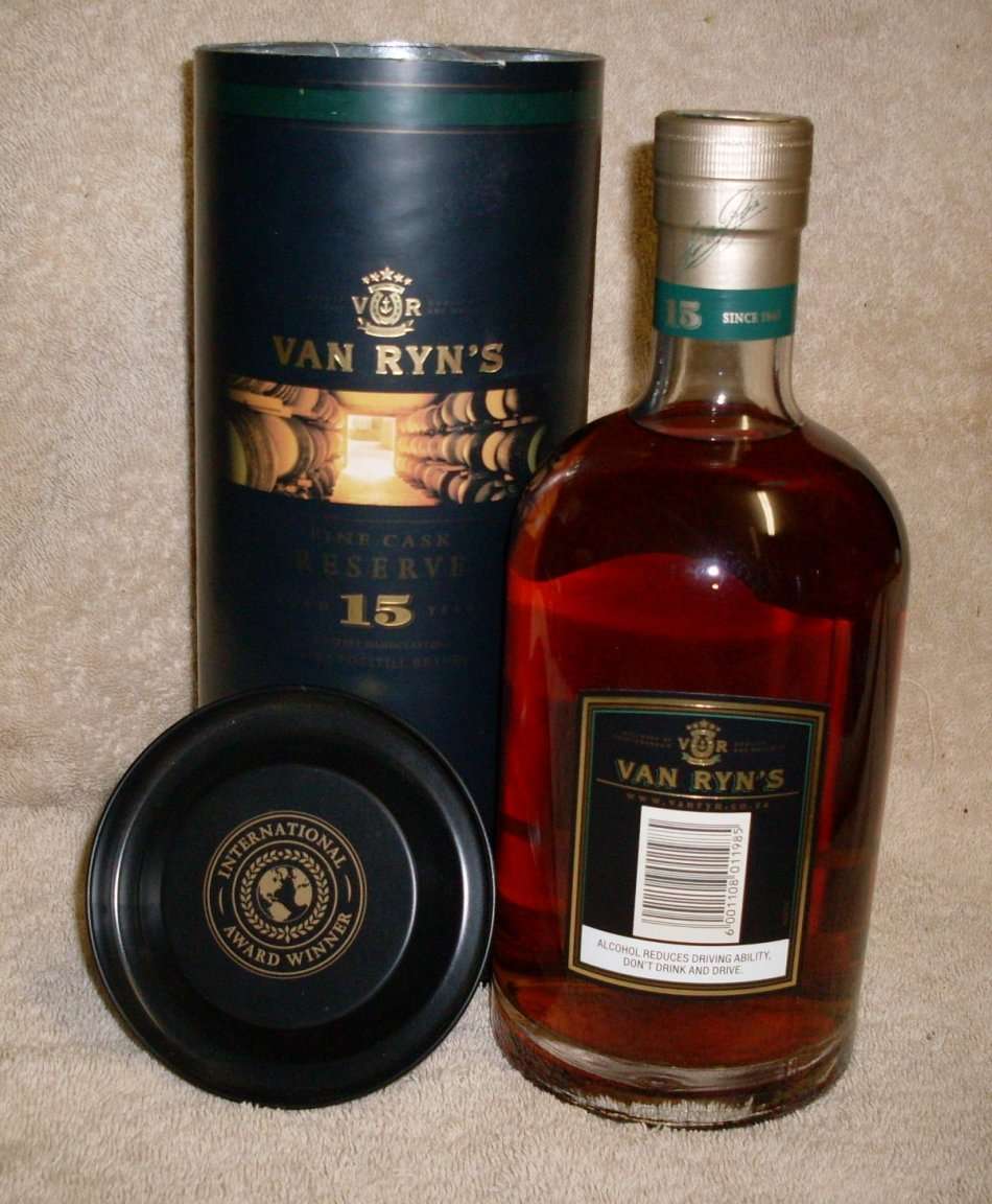 Van Ryn's Fine Cask Reserve Aged 15  years - Handcrafted Single Potstill Brandy ............