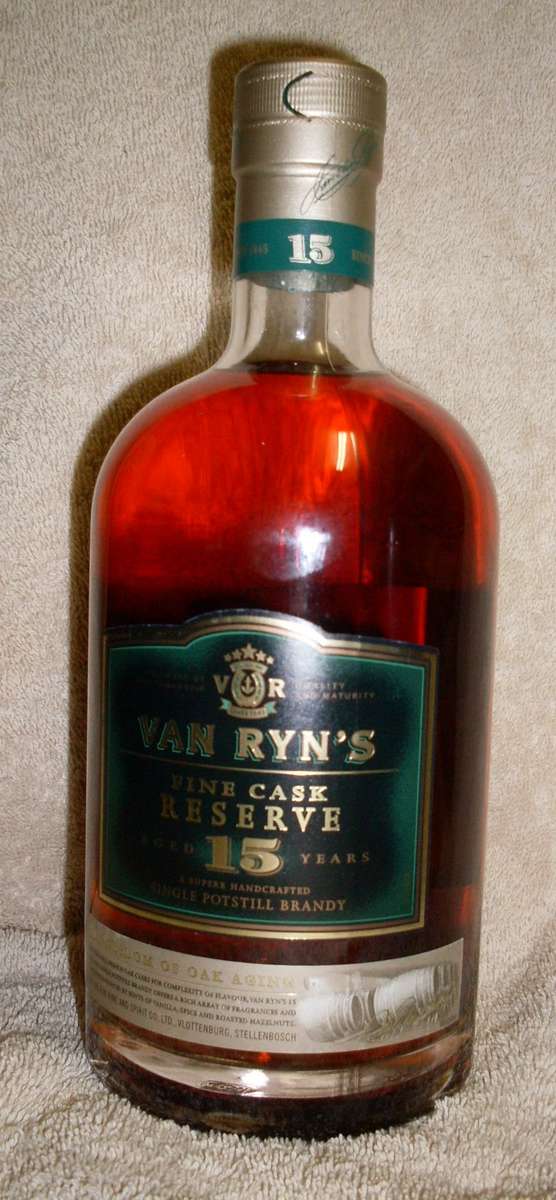 Van Ryn's Fine Cask Reserve Aged 15  years - Handcrafted Single Potstill Brandy ............