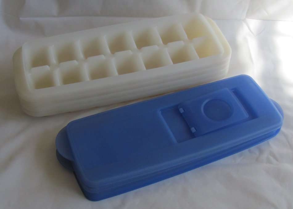 Vintage - Set of 4 Tupperware Ice Cube Trays