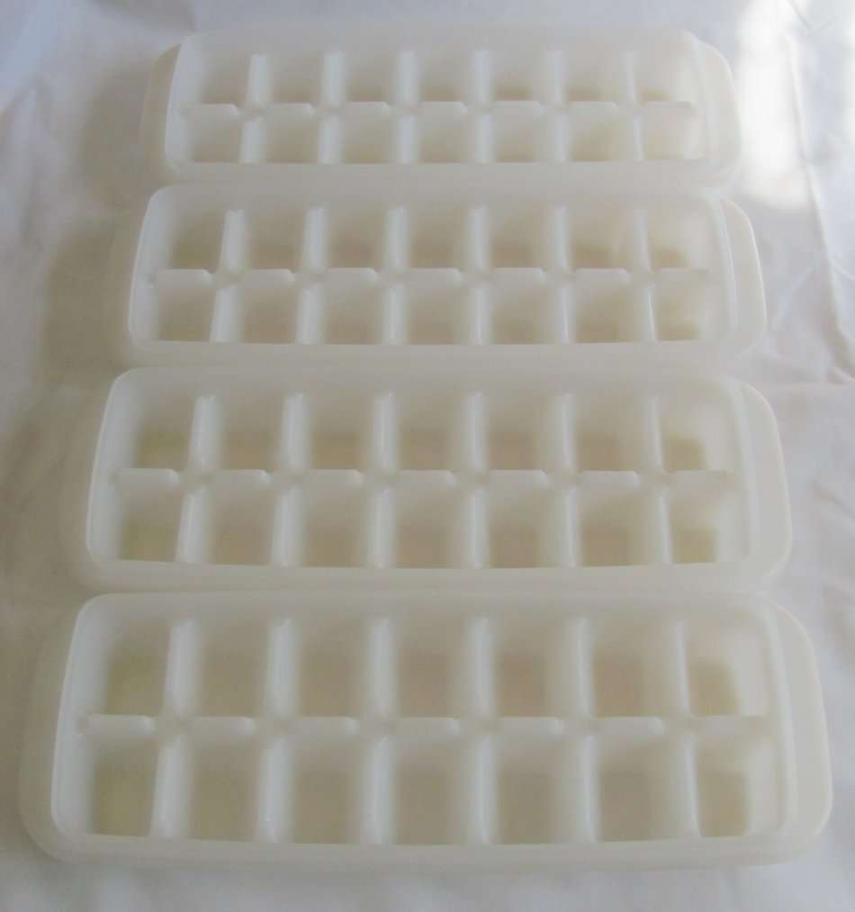 Vintage - Set of 4 Tupperware Ice Cube Trays
