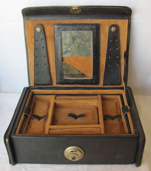 Vintage 1960`s Large Genuine Leather Jewelry Box