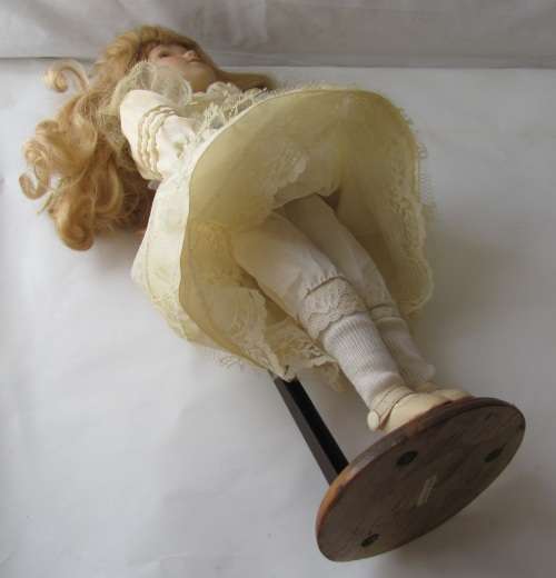 The Promenade Collection - Victoria A  noTOO 1383 - 42cm Porcelain Doll