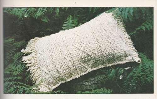 A Complete Guide To Crochet - Pam Dawson - 1976 - Crochet Pattern Book