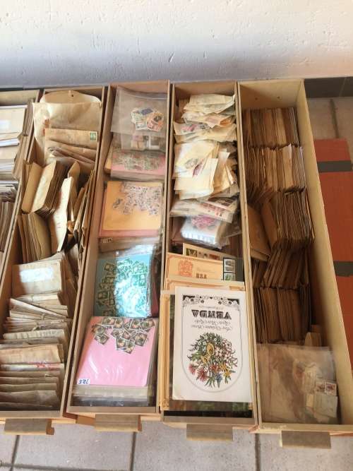 100,000s of stamps with R1 reserve!