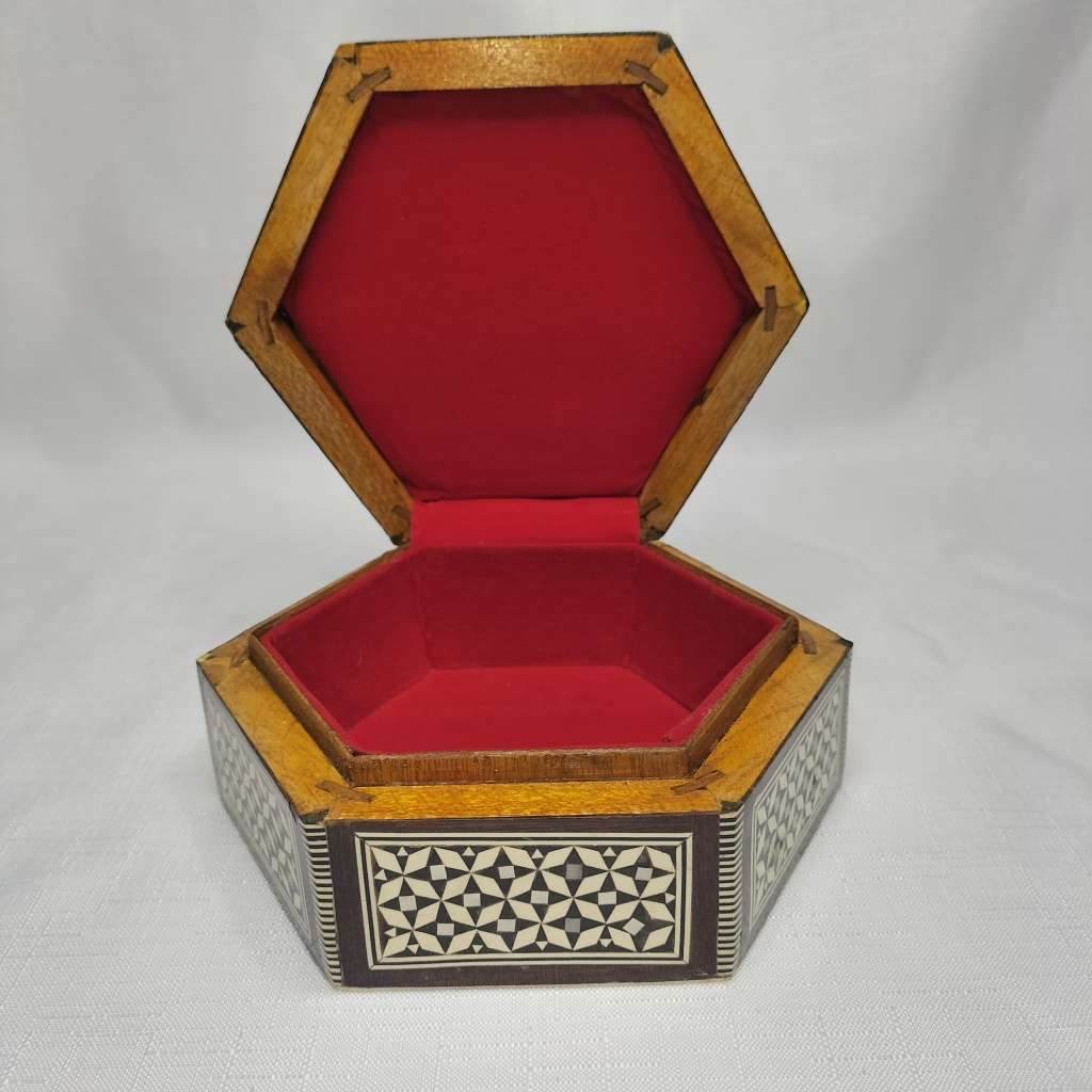 Mother of Pearl Inlay Wooden Jewelry box!!!