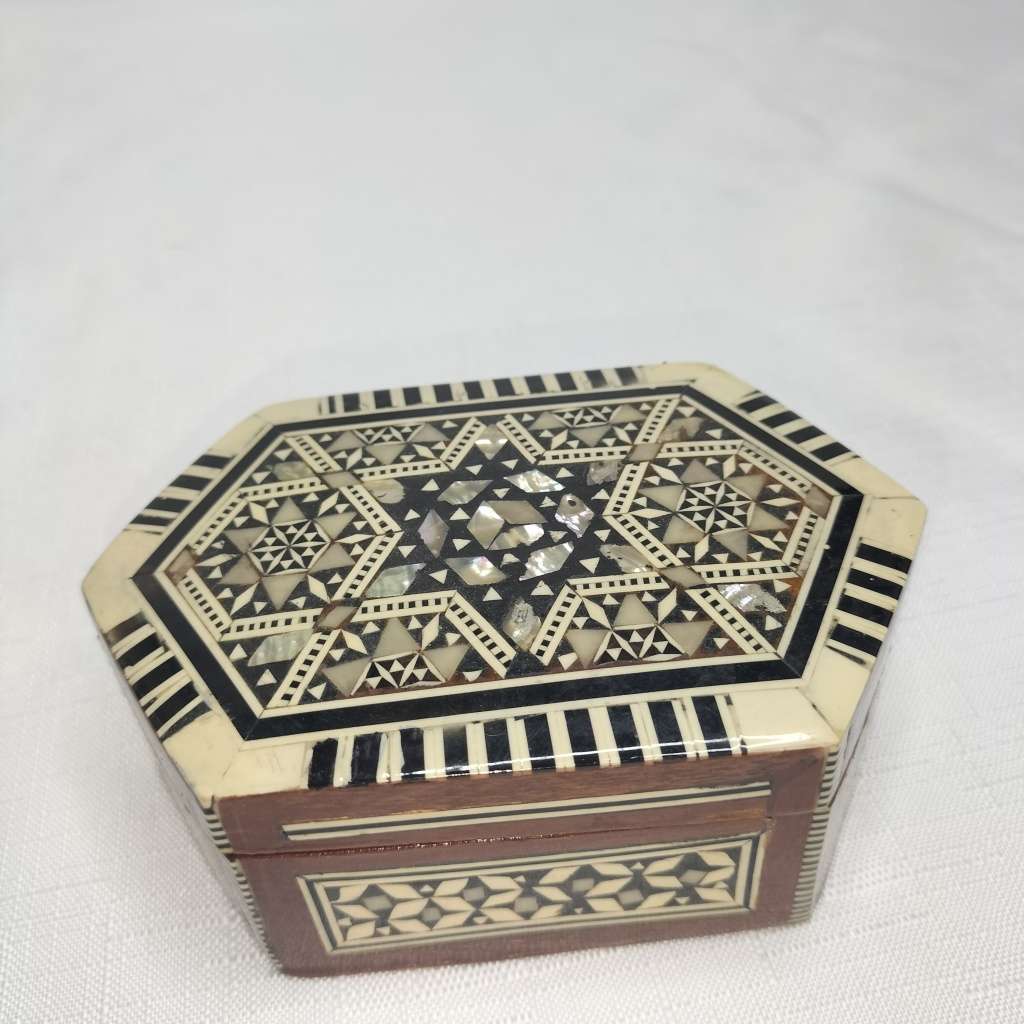 Mother of Pearl Inlay Wooden Jewelry box small!!!