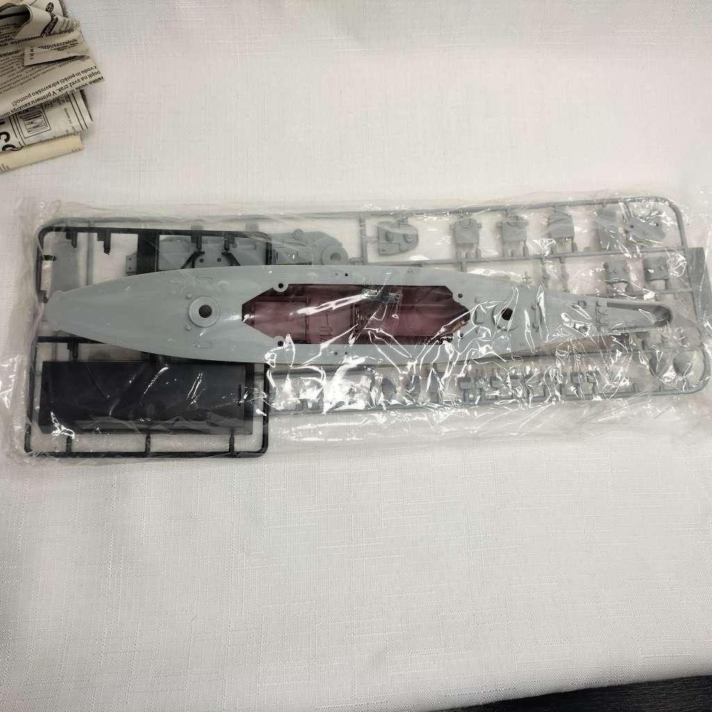 MISSOURI U.S. Navy Battleship Motor-Driven Plastic Model Kit 30 cm (Looks complete)!!!