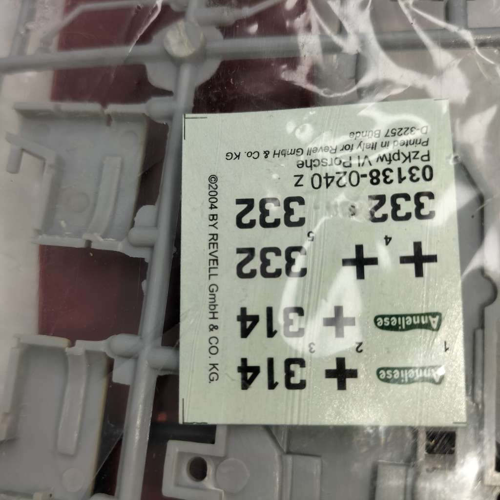 MISSOURI U.S. Navy Battleship Motor-Driven Plastic Model Kit 30 cm (Looks complete)!!!