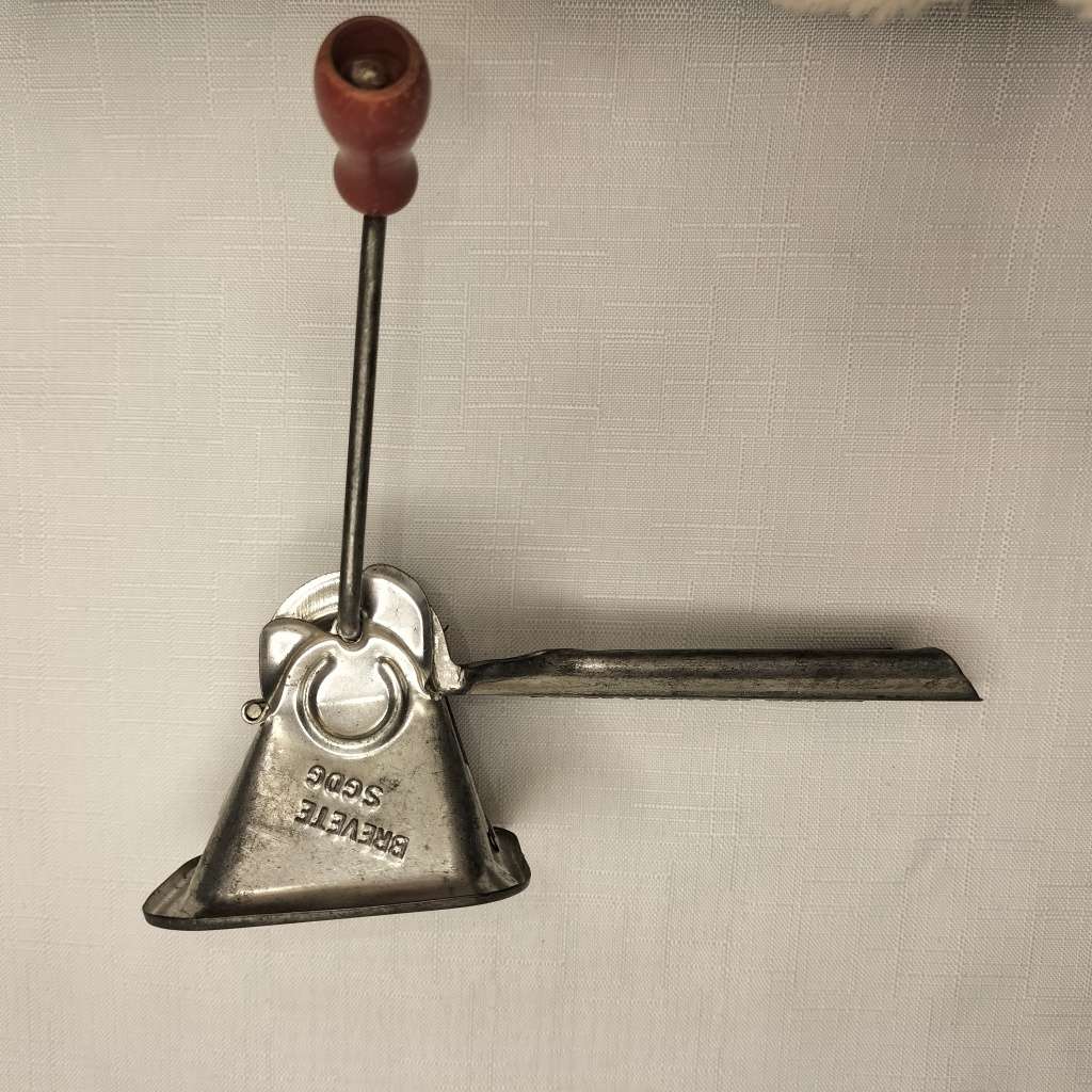 Vintage MOULI PERSIL Herb Grinder!!!