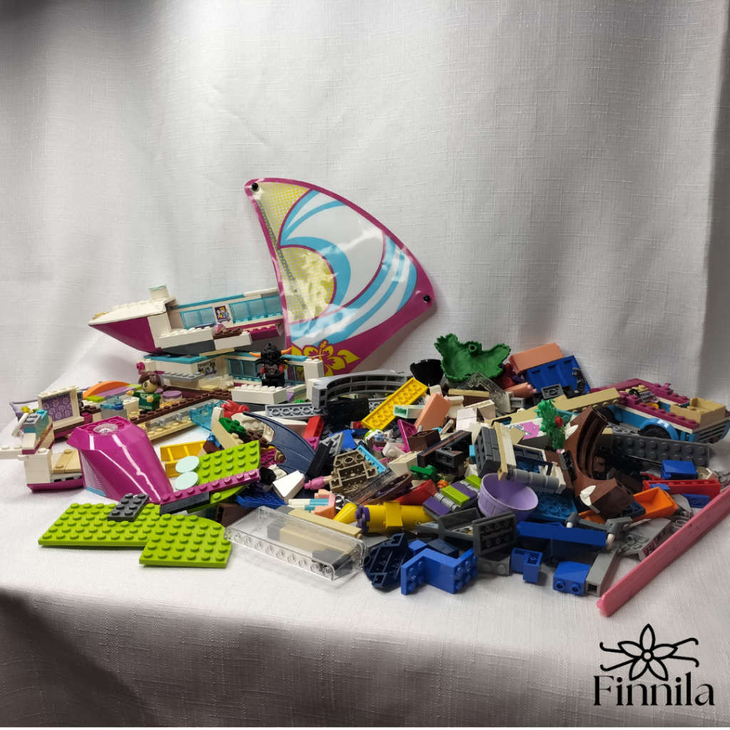 Lego and Friends, Big Pile of Lego and Friends Lego (See photos)!!!