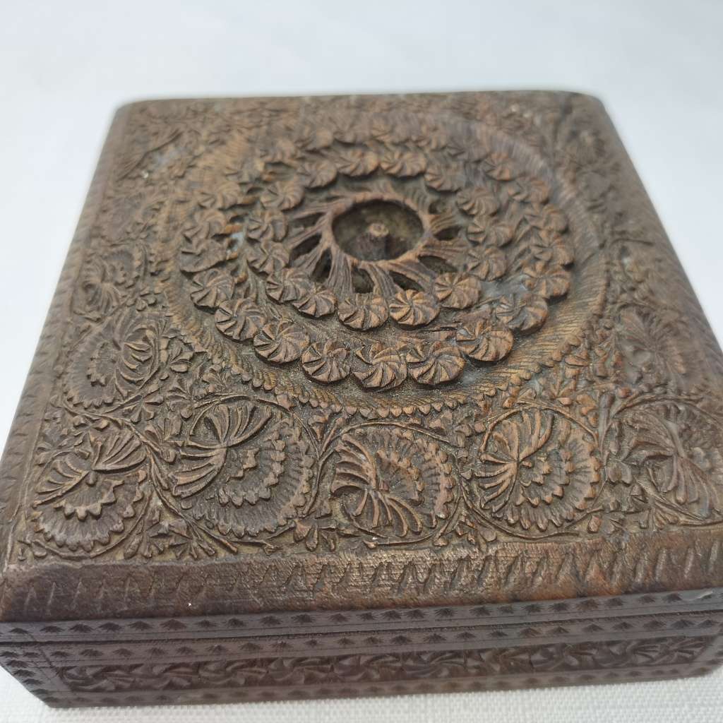 Vintage Hand Crafted Wood Jewelry or Trinket Box!!!