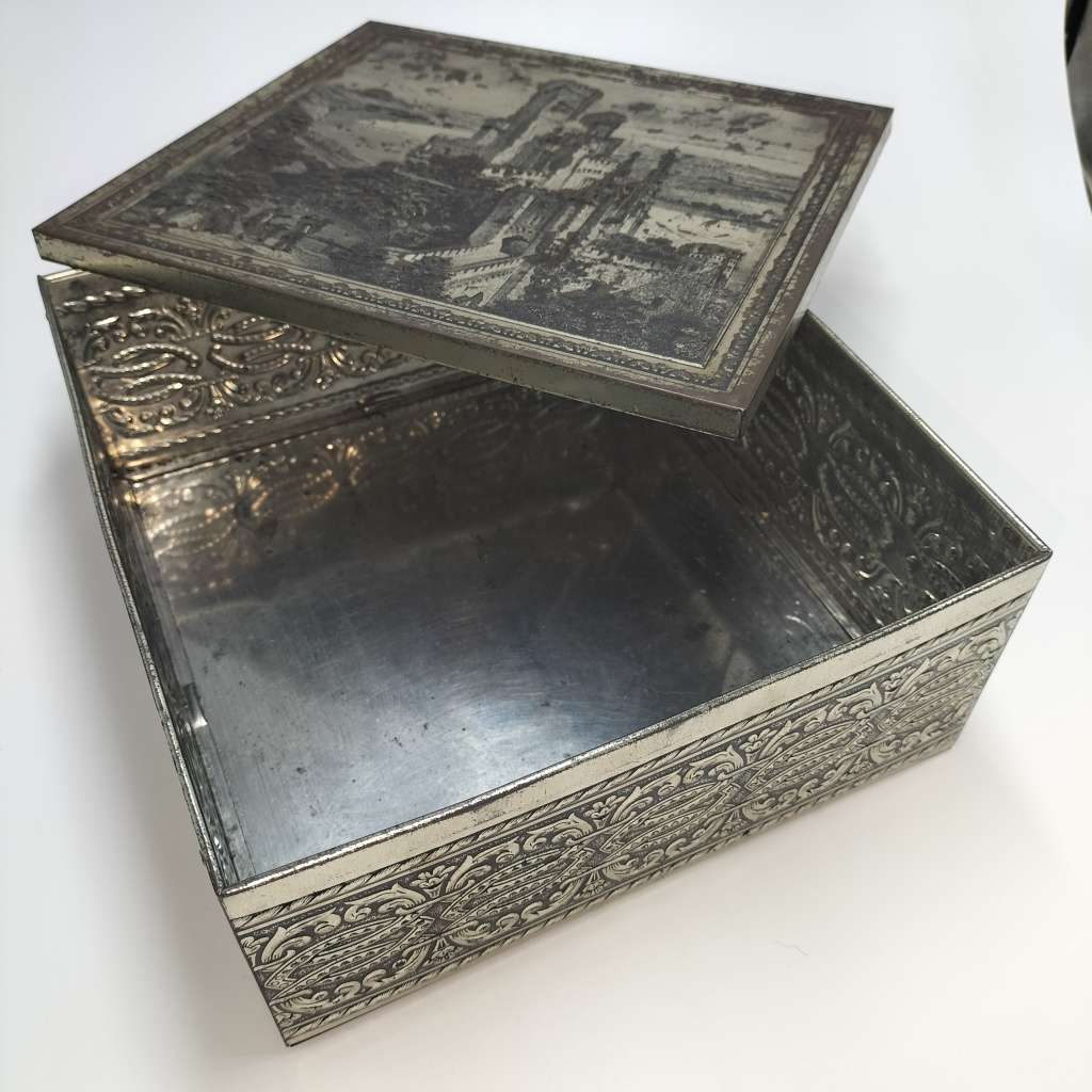 Vintage Bells Biscuit Tin!!!