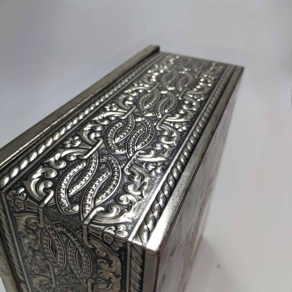 Vintage Bells Biscuit Tin!!!