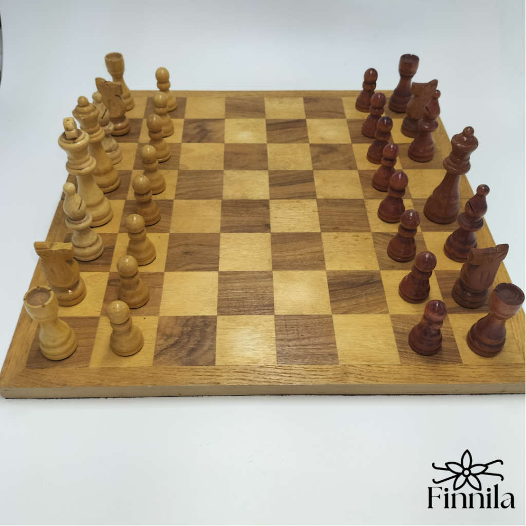 Wooden Chess Set (Missing One King)!!!