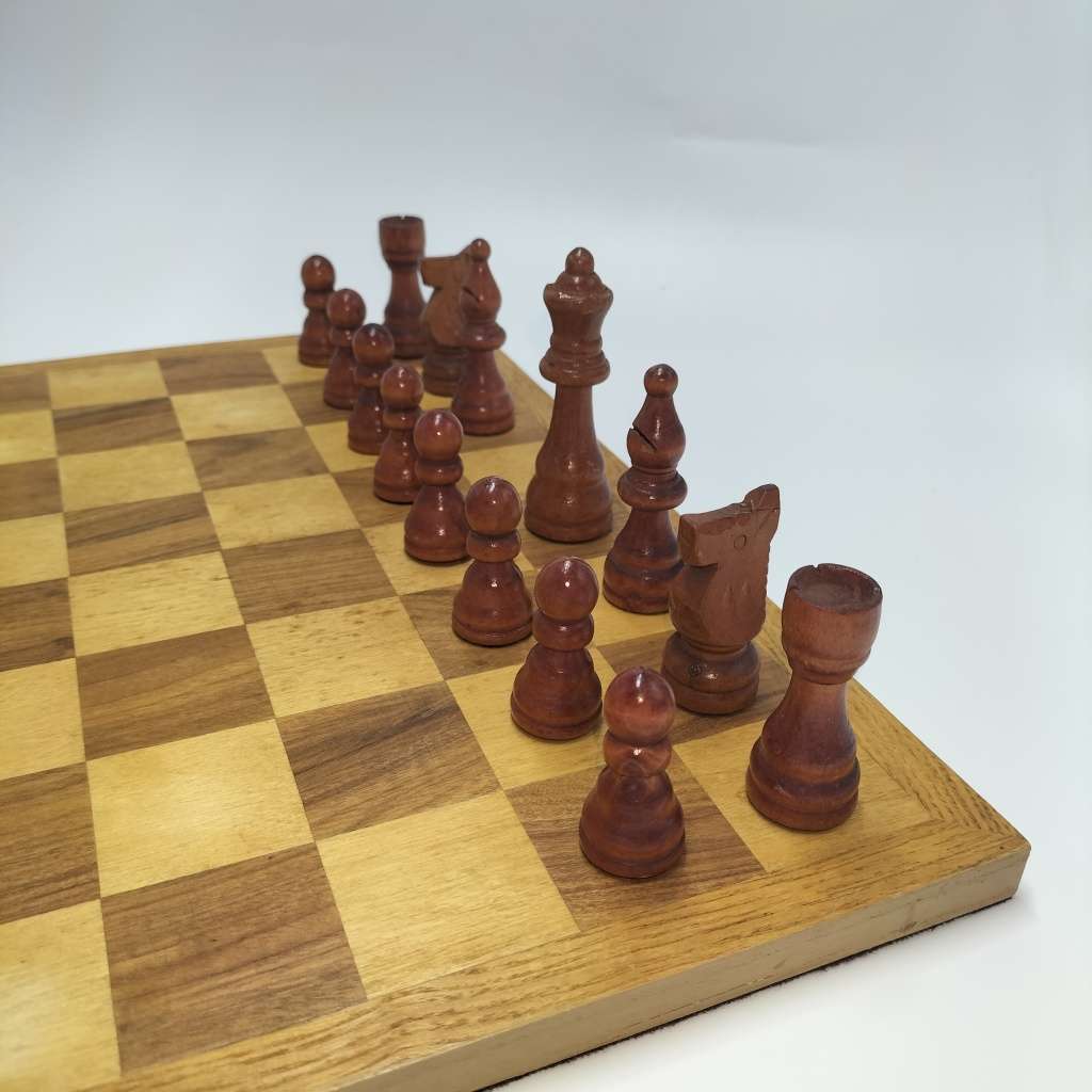 Wooden Chess Set (Missing One King)!!!