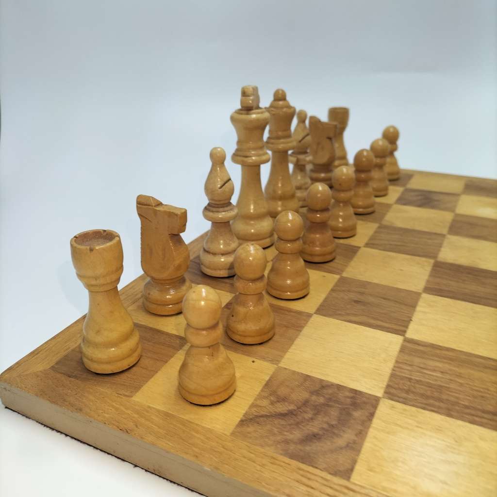 Wooden Chess Set (Missing One King)!!!