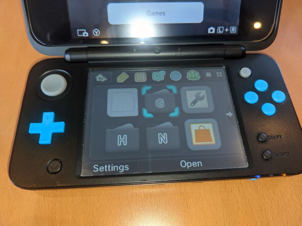 New Nintendo 2DS XL Black + Turquoise