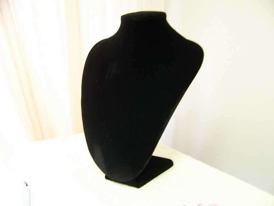 Black velvet Busts: 27cm