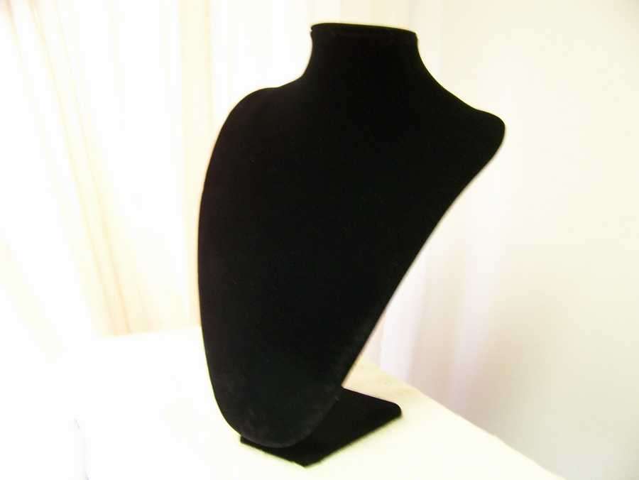 Black velvet Busts: 34cm
