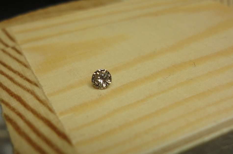 0.09 Carat Champagne VVS2 Natural Loose Diamond