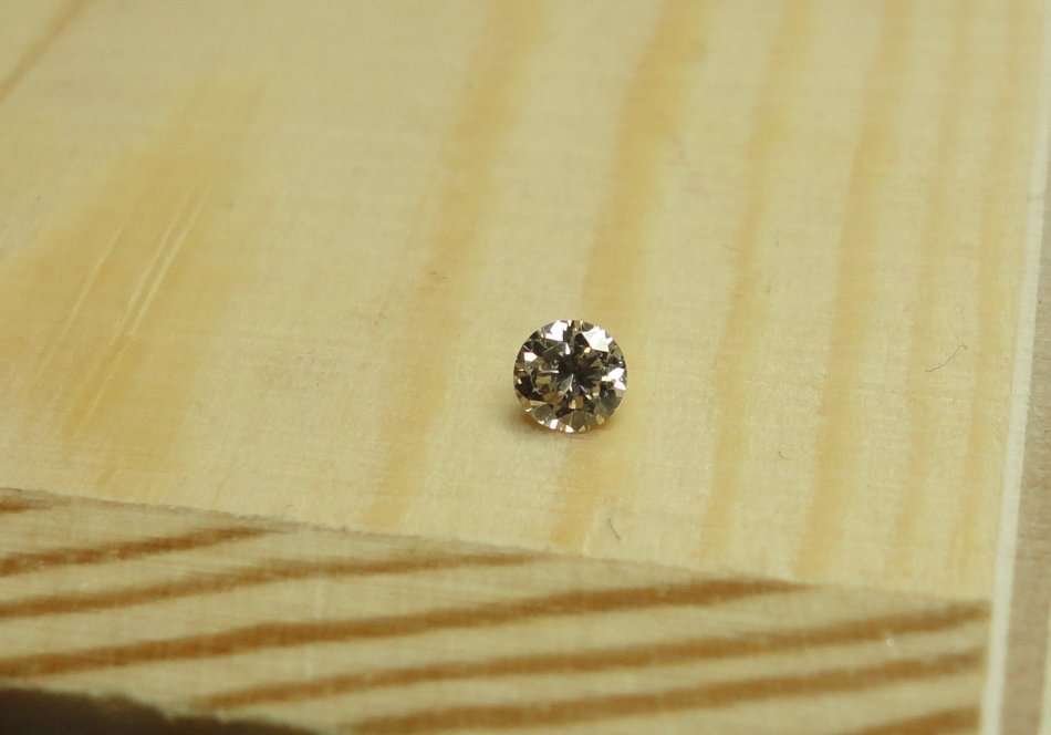 0.09 Carat Light Champagne VVS2 Natural Loose Diamond