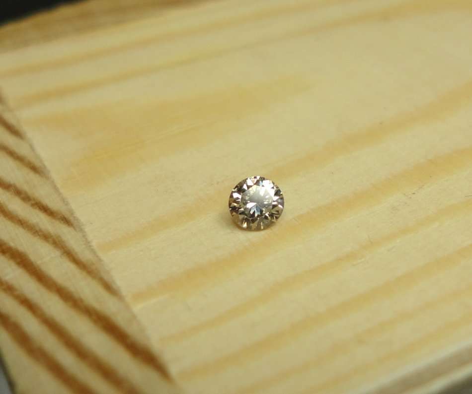 0.09 Carat Light Champagne VVS2 Natural Loose Diamond